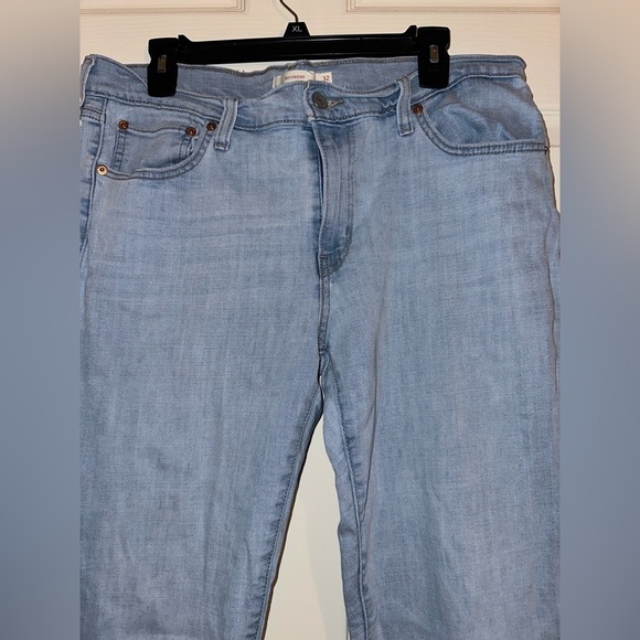 Levi’s women’s light wash boyfriend denim jeans 32 fall spring summer - Picture 3 of 6